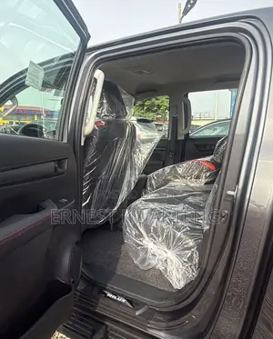 New Toyota Hilux 2025 Silver