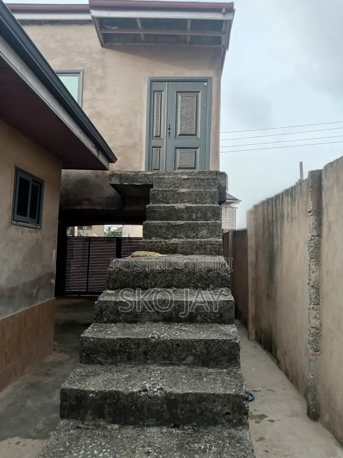 5bdrm House in Amasaman for sale