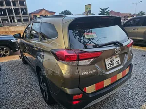 Toyota Rush 2021 Silver