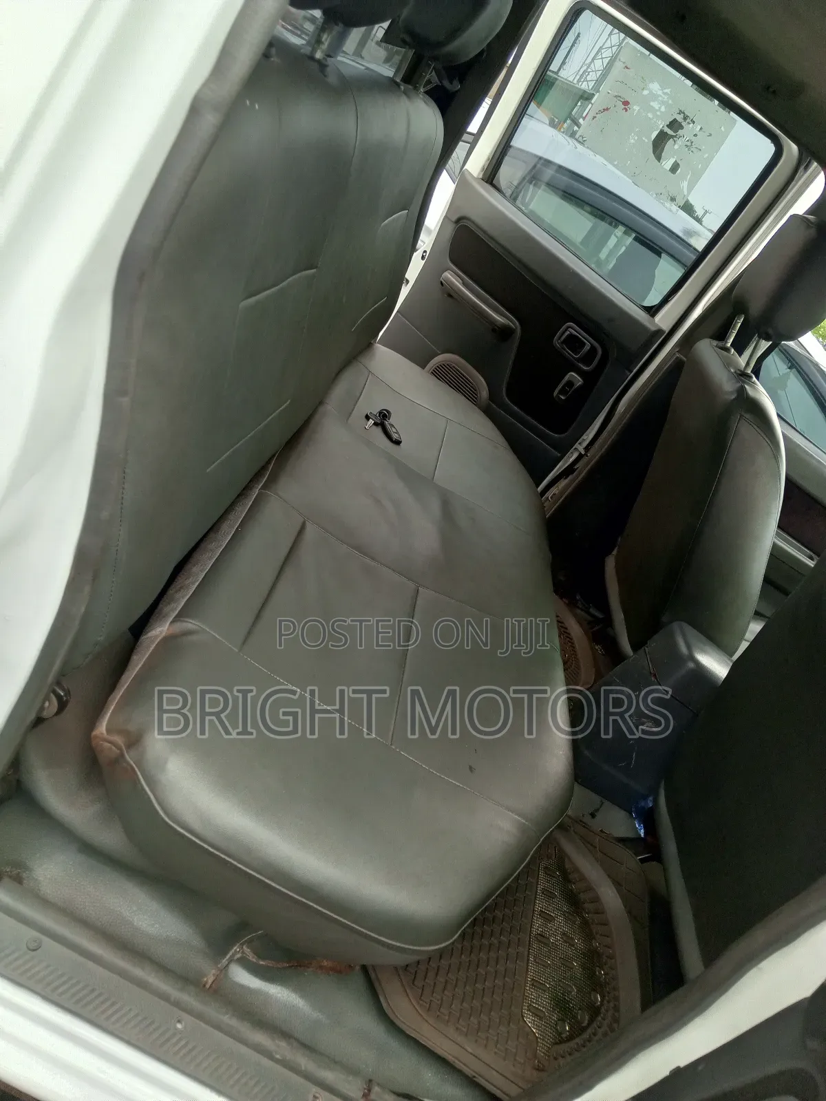 Nissan Hardbody 2012 White