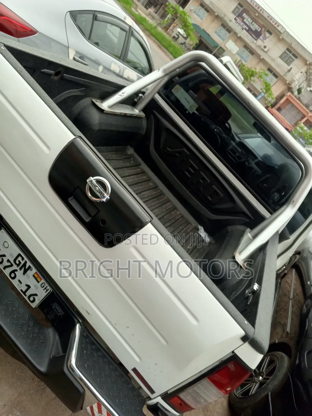 Nissan Hardbody 2012 White