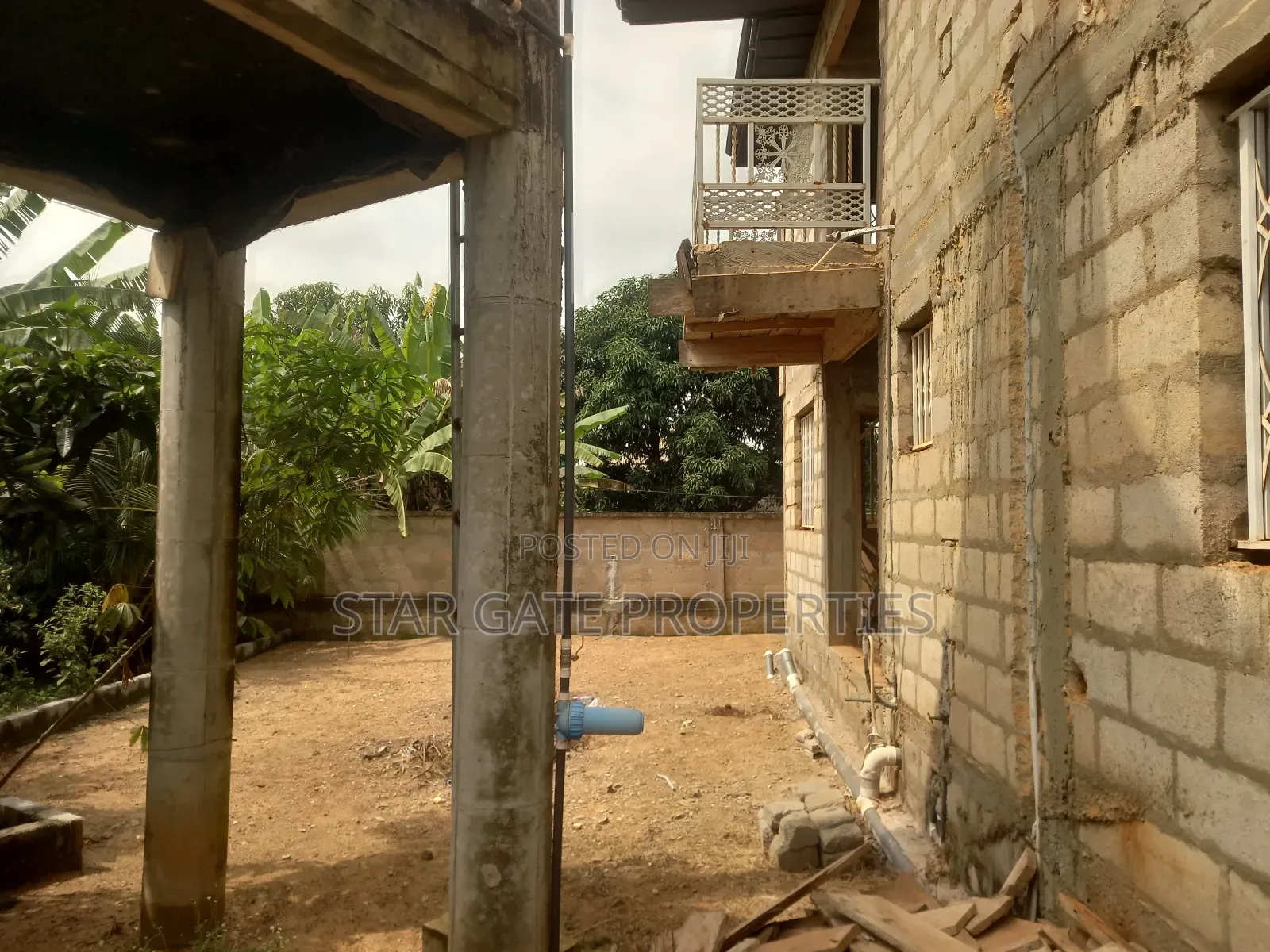 7bdrm Apartment in Kwadaso Road, Kumasi Metropolitan for sale