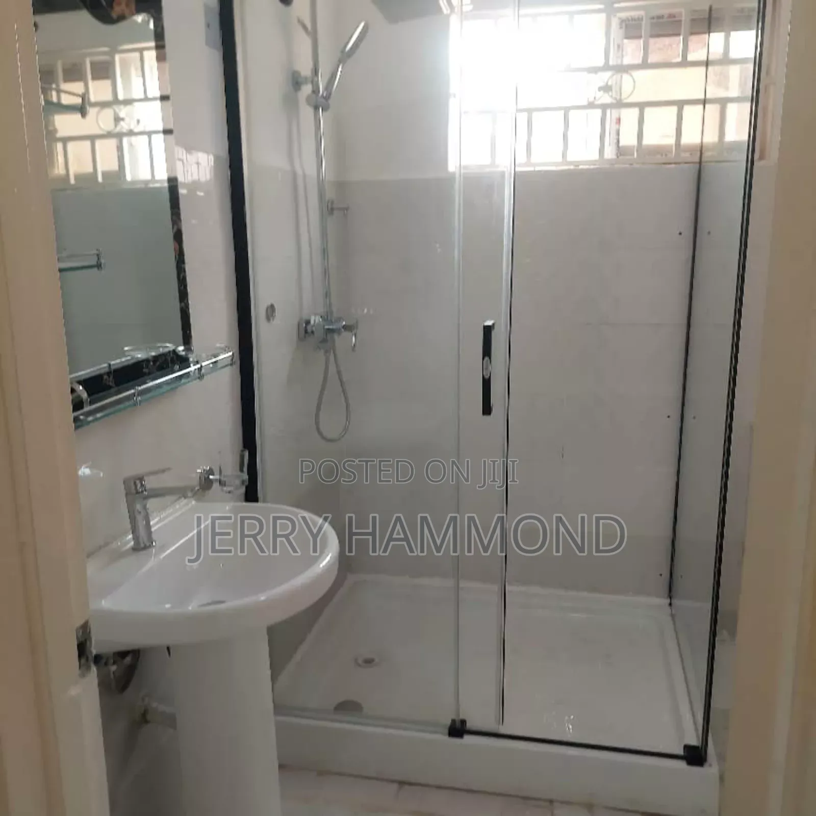 3bdrm House in Spintex Manet Villa for rent