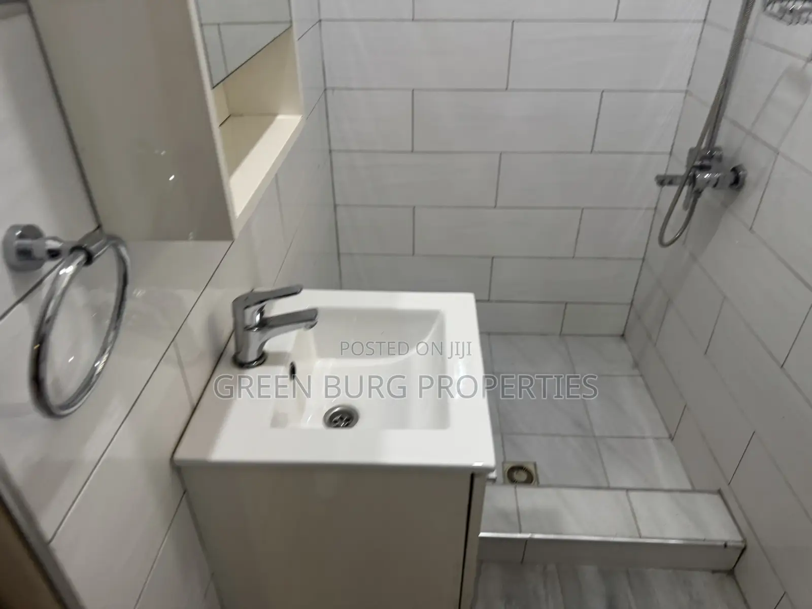 2bdrm House in Green, East Legon for rent