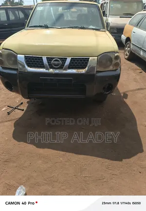 Nissan Hardbody 2009 Yellow