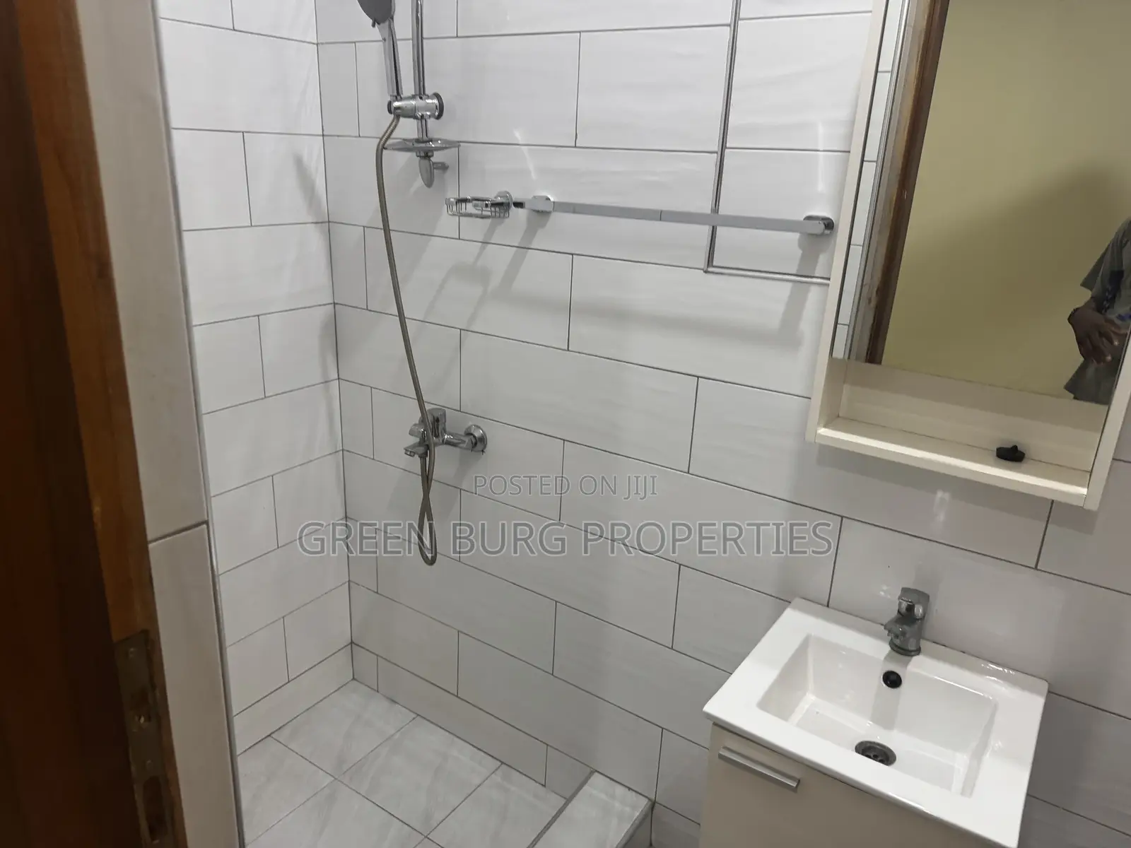 2bdrm House in Green, East Legon for rent