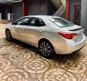 Toyota Corolla XSE 4dr Sedan (1.8L 4cyl CVT) 2017 Silver