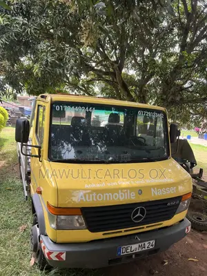 Mercedes Benz 612d 2001 Yellow