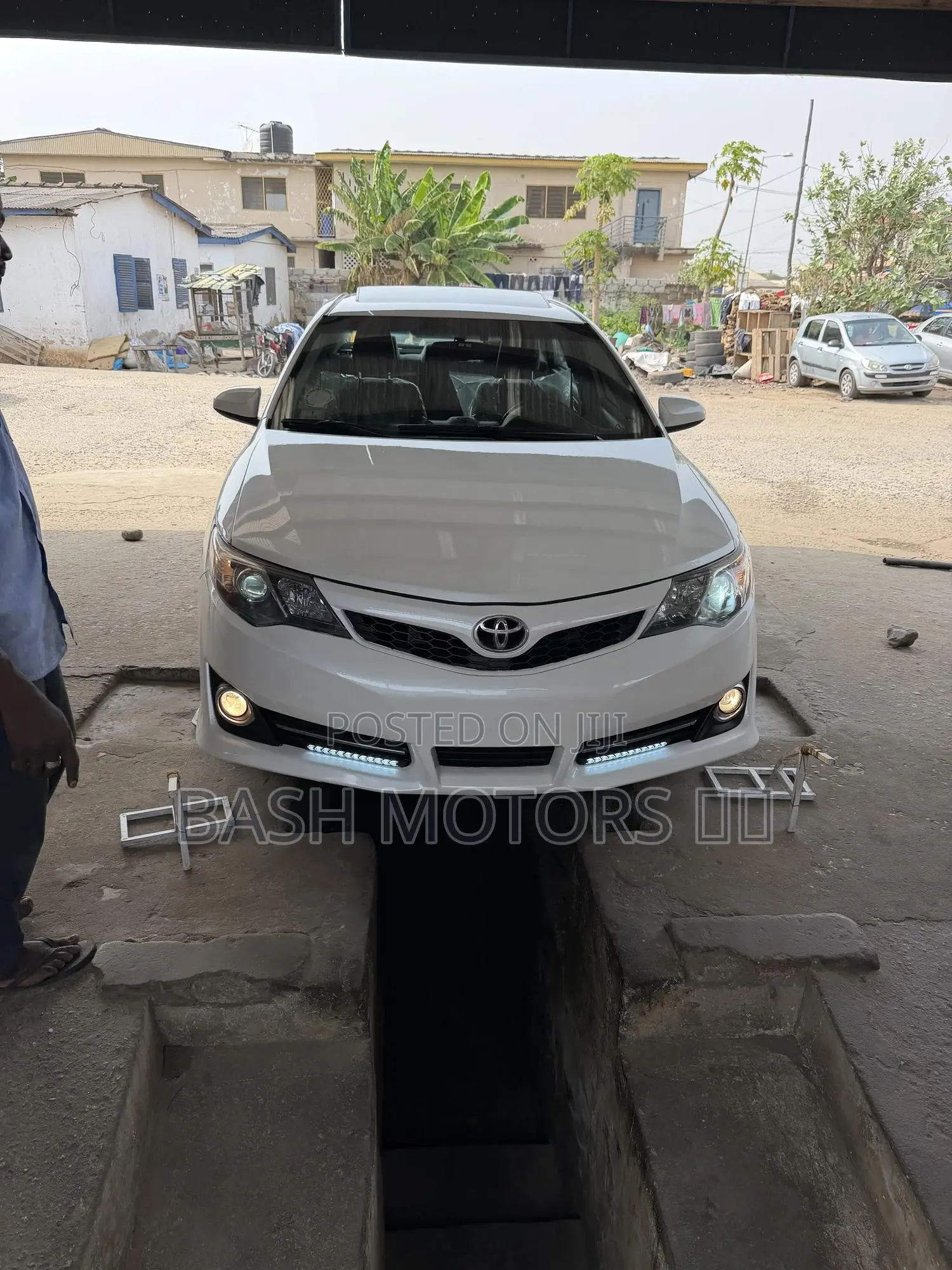 Toyota Camry SE 4dr Sedan (2.5L 4cyl 6A) 2014 White