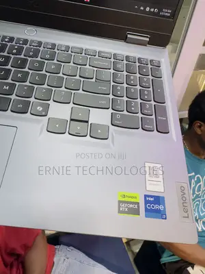 Laptop Lenovo LOQ 15IRH8 16GB Intel Core i7 SSD 512GB