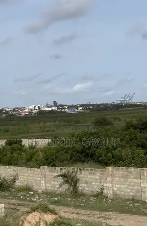 1 Plot Of Land In Celebrity Golf Park With Stunning Port And Lake View