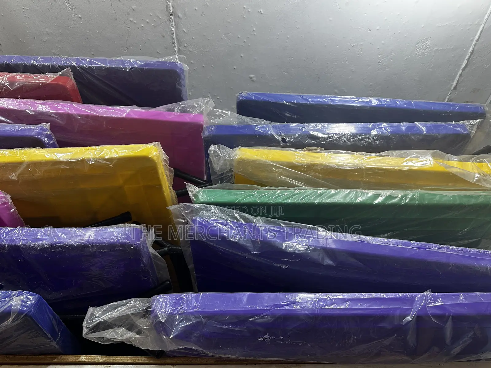 Plastic Tables With Metal Legs