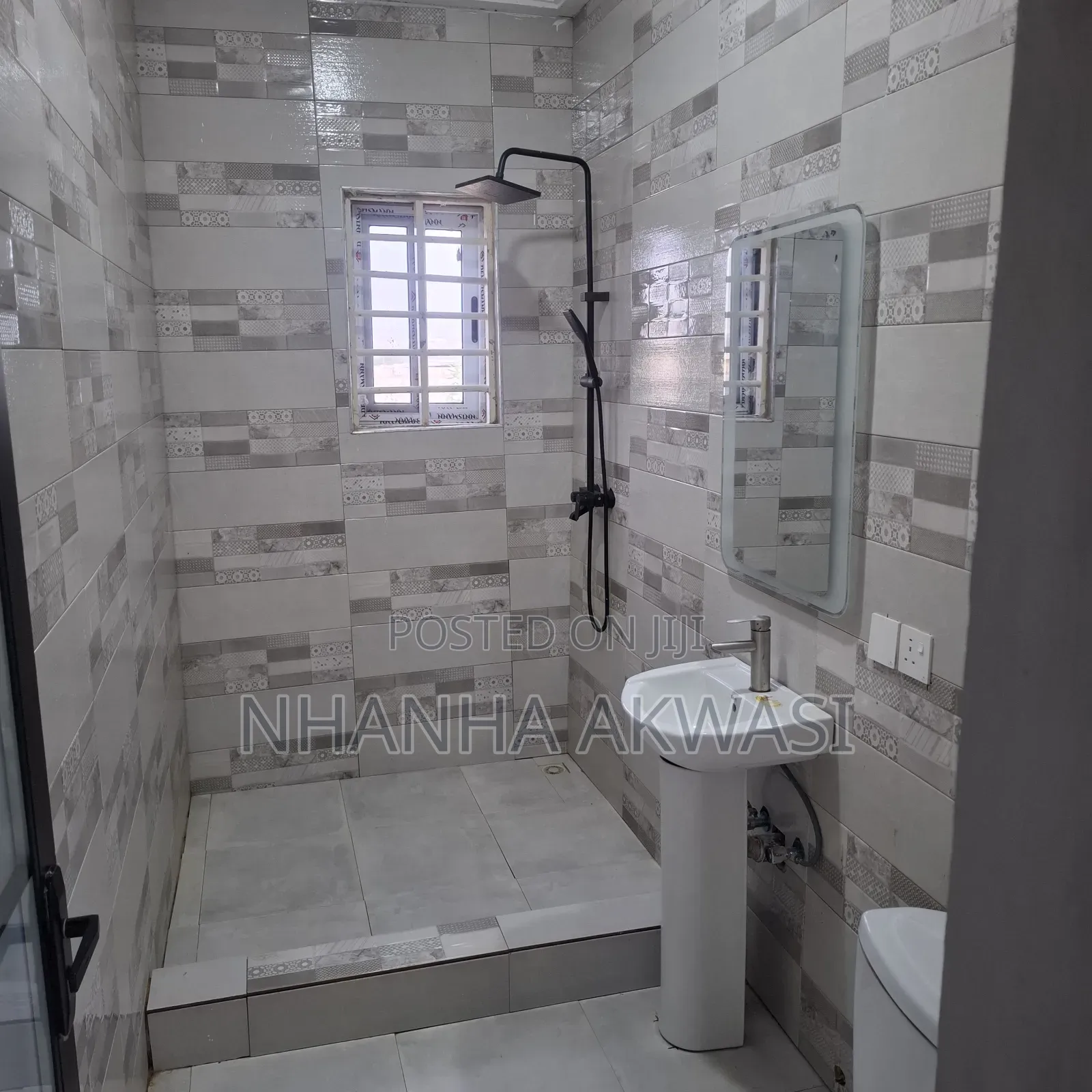 2bdrm Apartment in Sakumono, Tema Metropolitan for rent