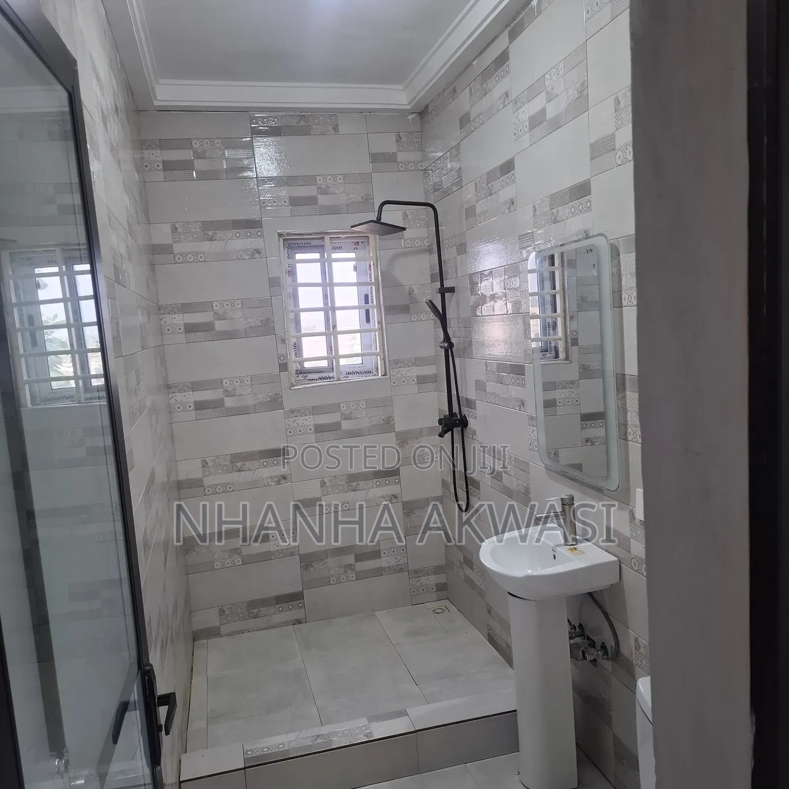 2bdrm Apartment in Sakumono, Tema Metropolitan for rent