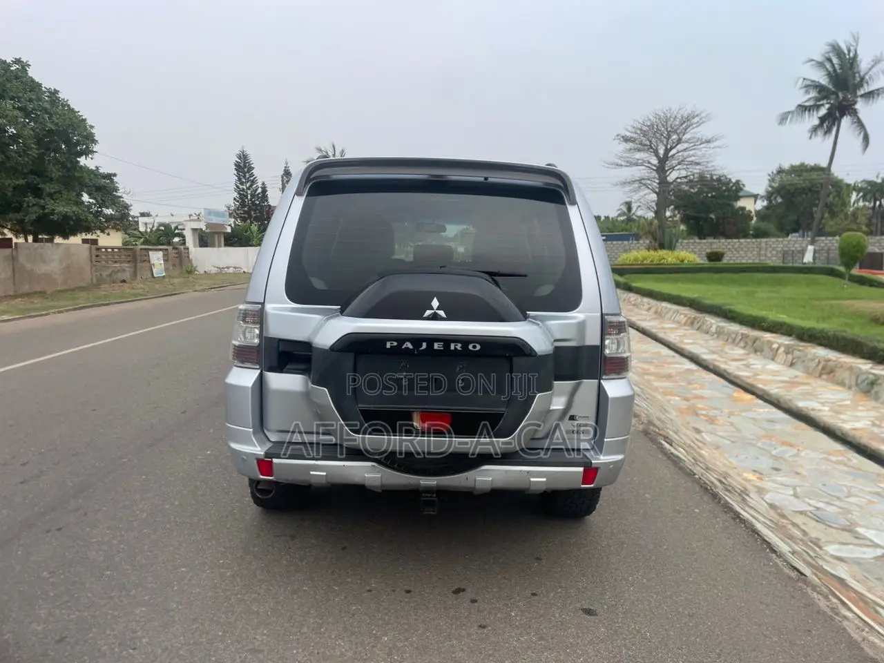 Mitsubishi Pajero V80 3.5 V6 GL/GLS 2017 Silver