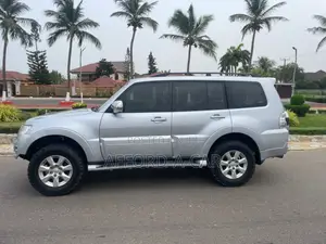 Mitsubishi Pajero V80 3.5 V6 GL/GLS 2017 Silver