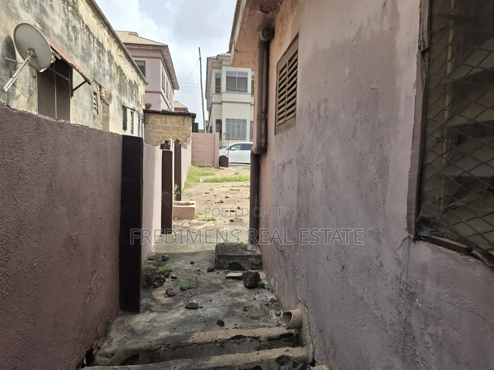 5bdrm House in Fredimens Real, Kumasi Metropolitan for sale