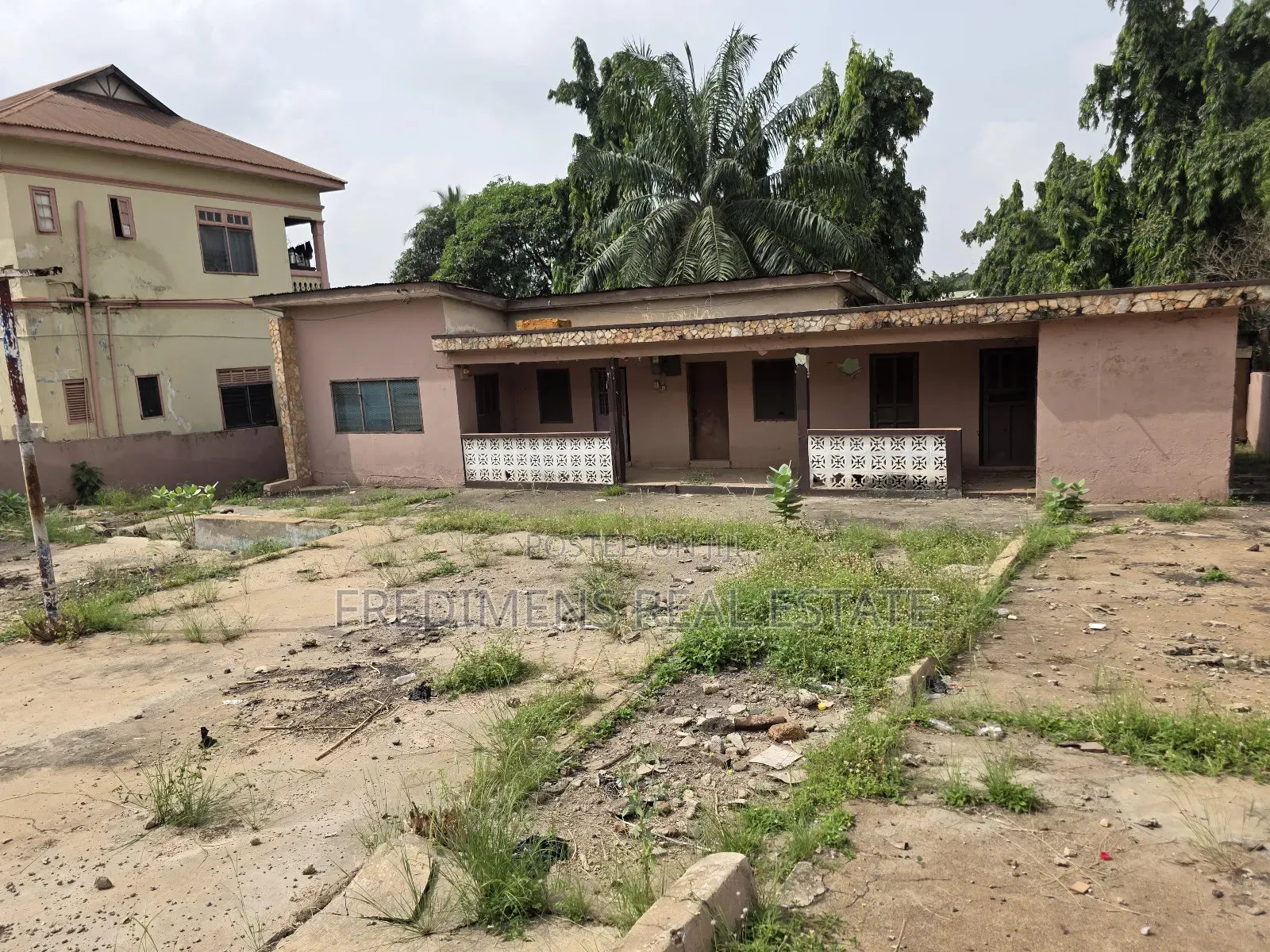 5bdrm House in Fredimens Real, Kumasi Metropolitan for sale