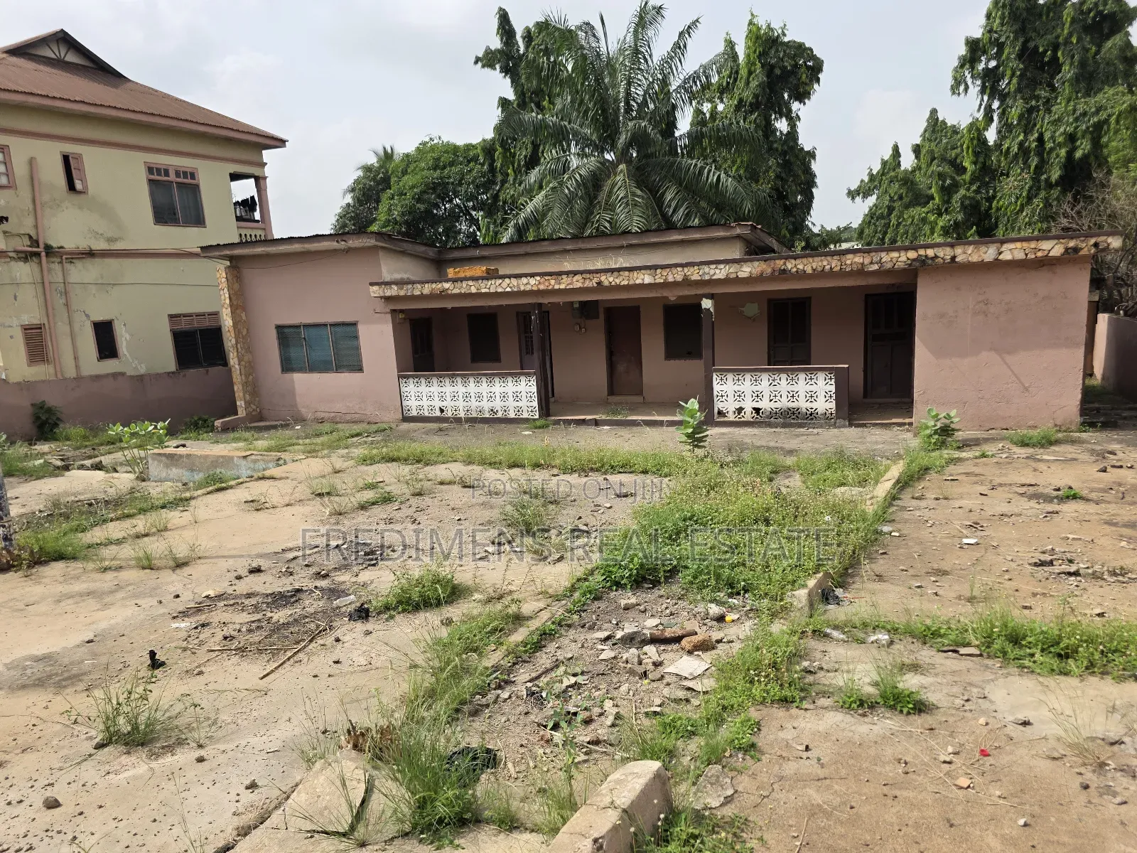 5bdrm House in Fredimens Real, Kumasi Metropolitan for sale