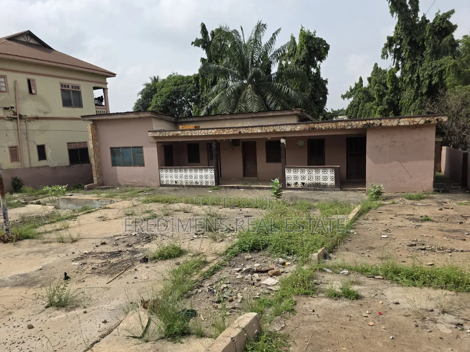 5bdrm House in Fredimens Real, Kumasi Metropolitan for sale