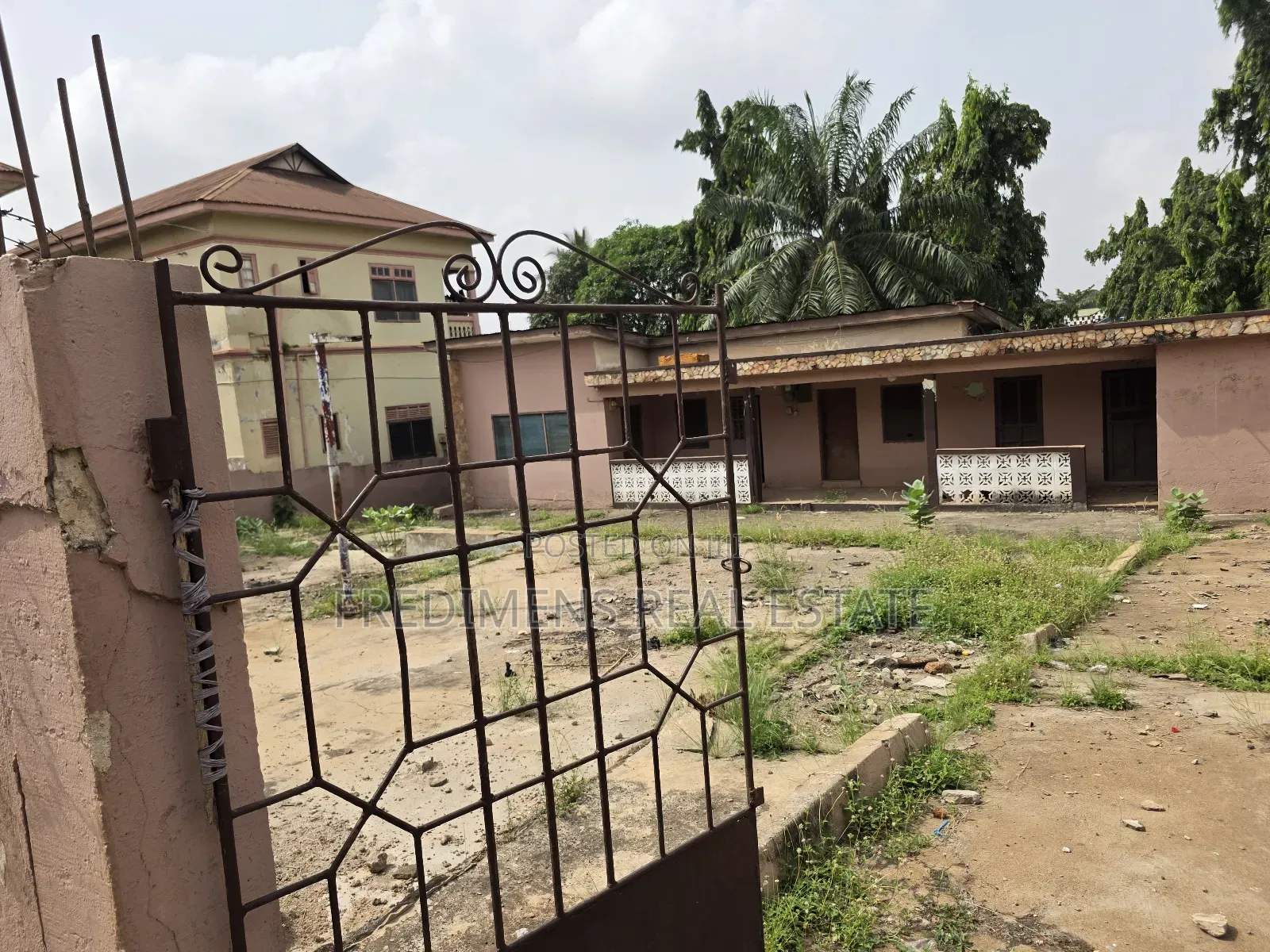 5bdrm House in Fredimens Real, Kumasi Metropolitan for sale
