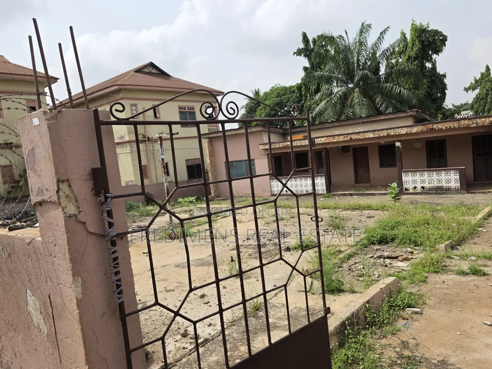 5bdrm House in Fredimens Real, Kumasi Metropolitan for sale