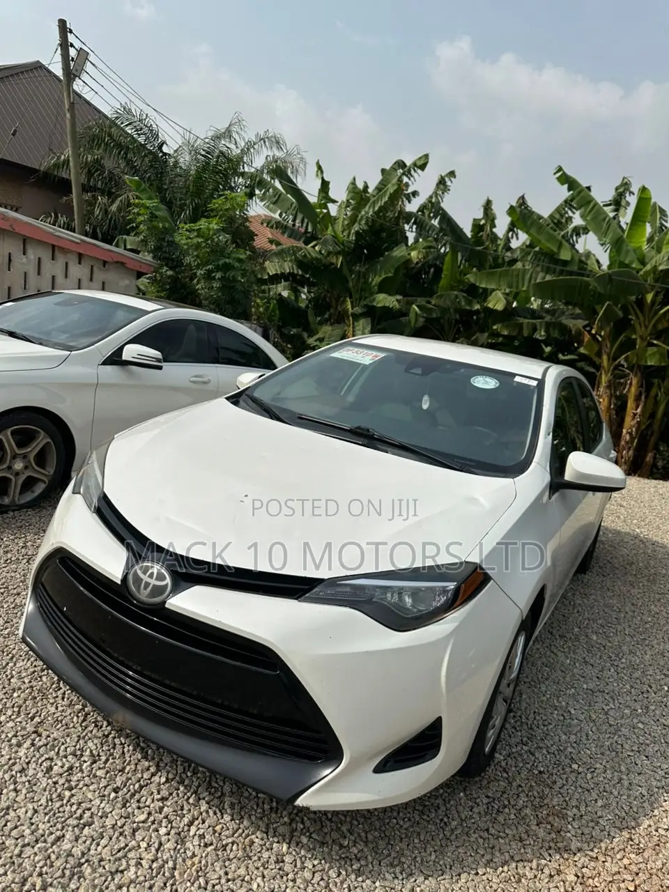 Toyota Corolla LE (1.8L 4cyl 2A) 2018 White