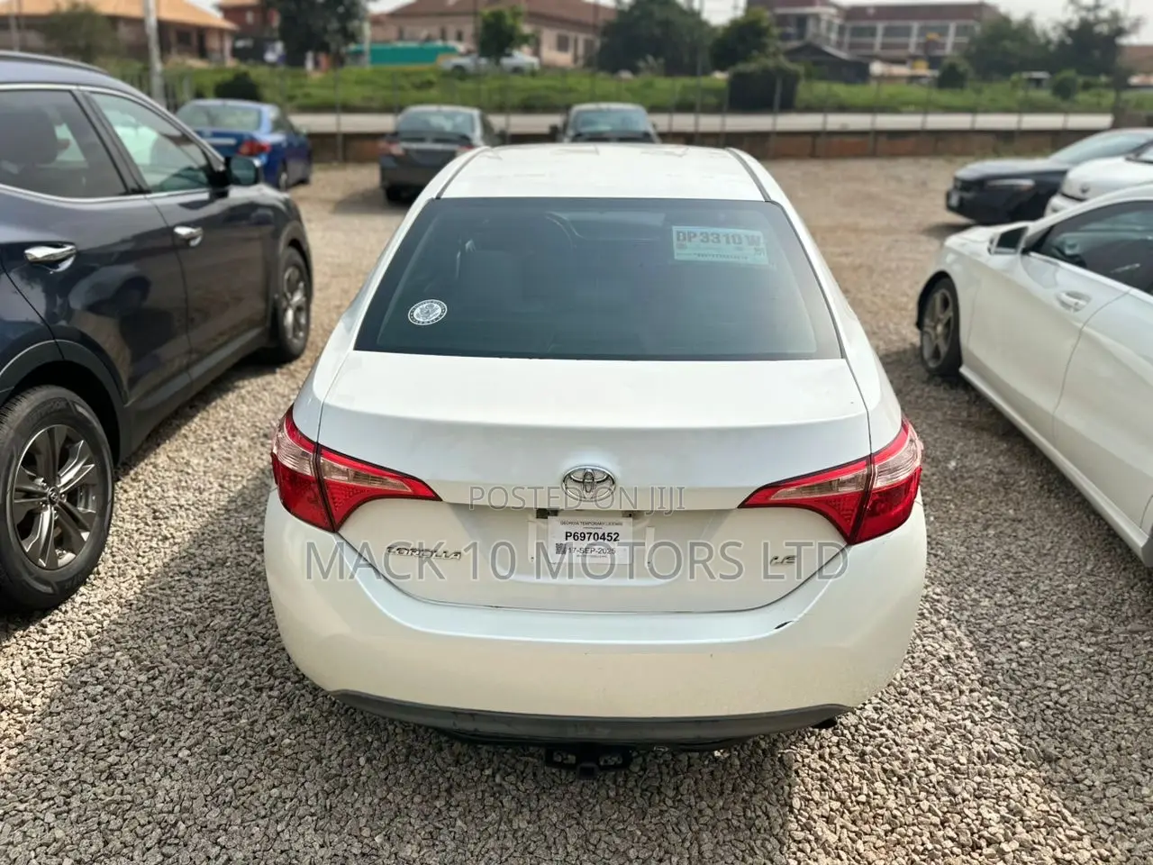 Toyota Corolla LE (1.8L 4cyl 2A) 2018 White