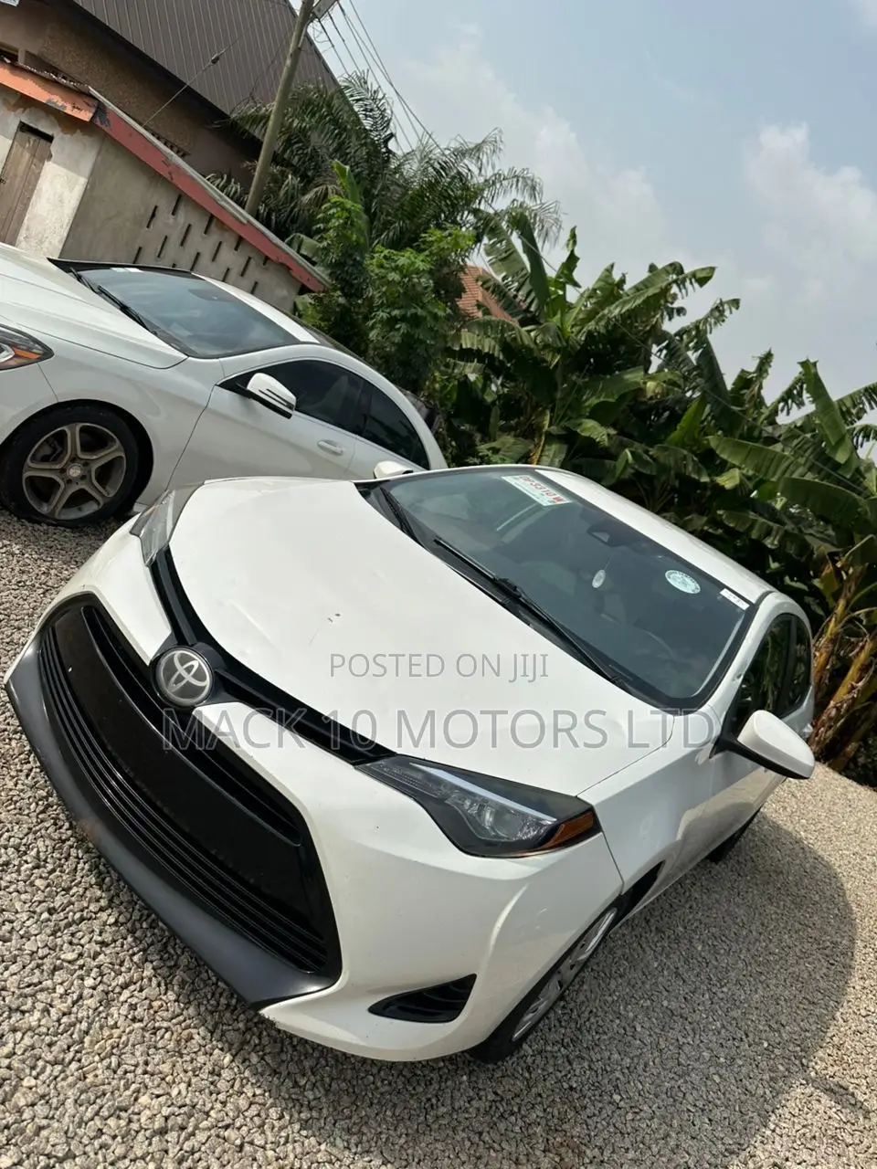 Toyota Corolla LE (1.8L 4cyl 2A) 2018 White