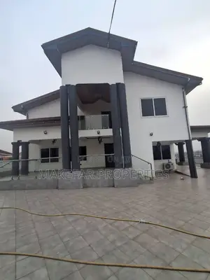5bdrm House in Pokuase for sale