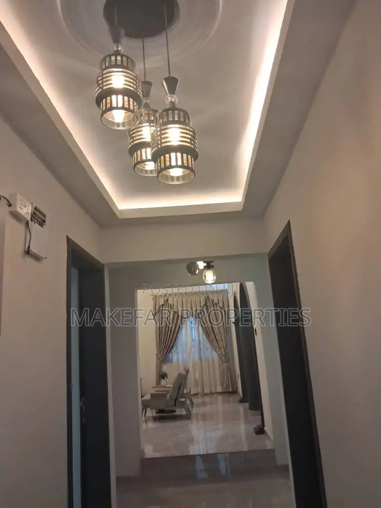 5bdrm House in Pokuase for sale