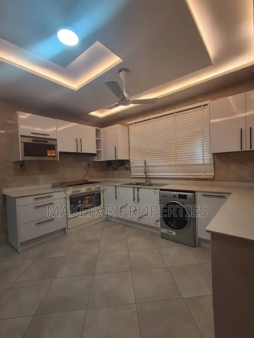 5bdrm House in Pokuase for sale