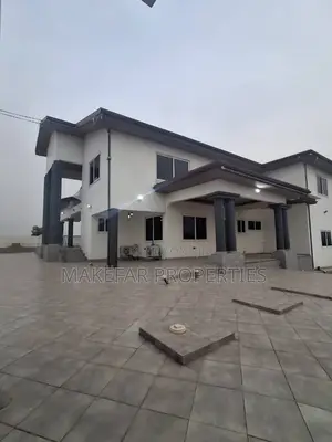 5bdrm House in Pokuase for sale