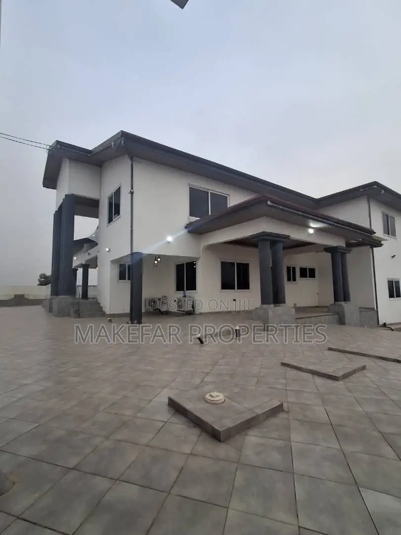 5bdrm House in Pokuase for sale