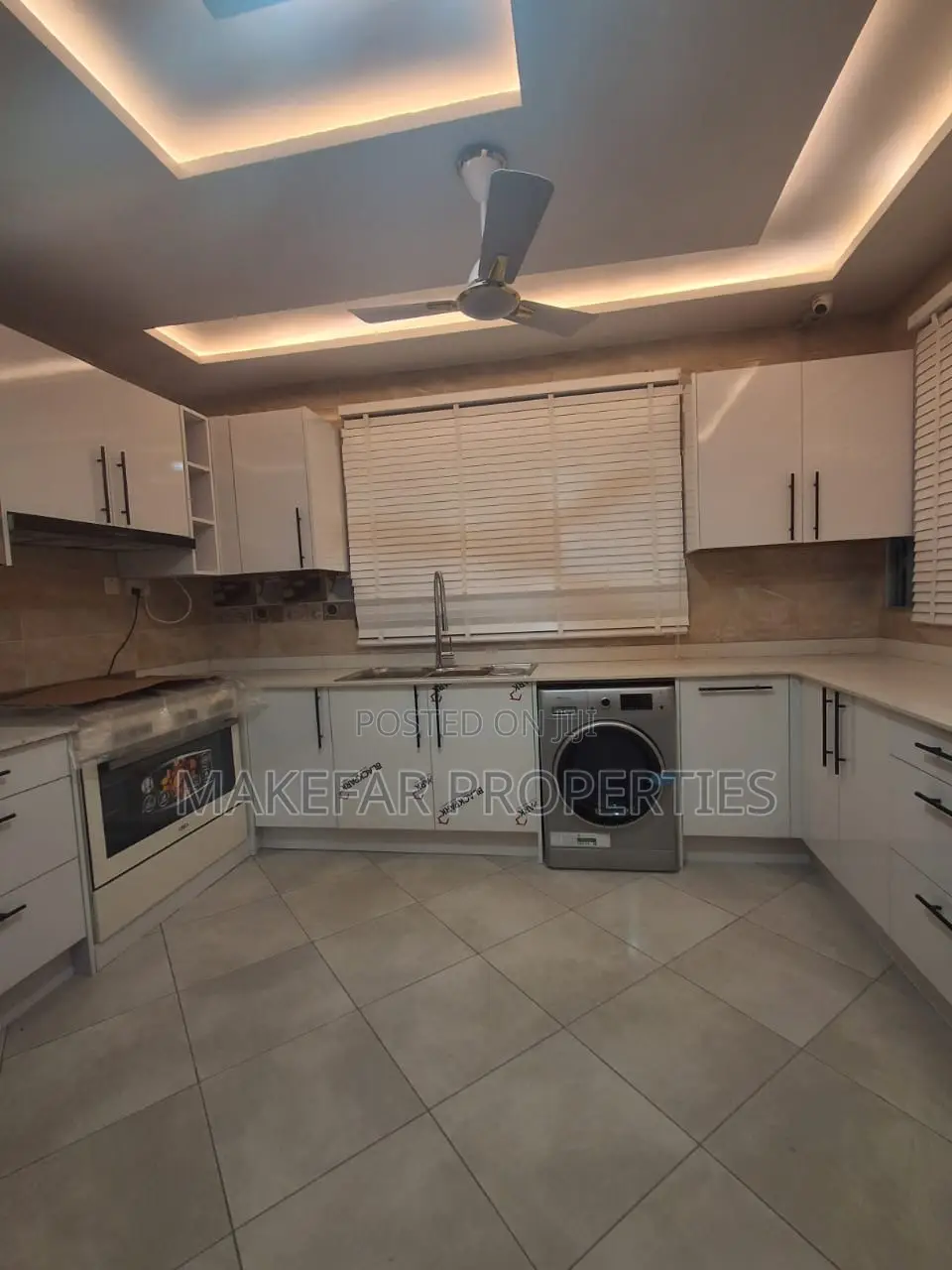 5bdrm House in Pokuase for sale