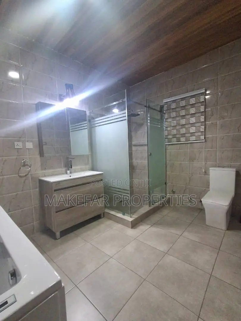 5bdrm House in Pokuase for sale