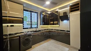 5bdrm Mansion in Rightkey, Kumasi Metropolitan for sale