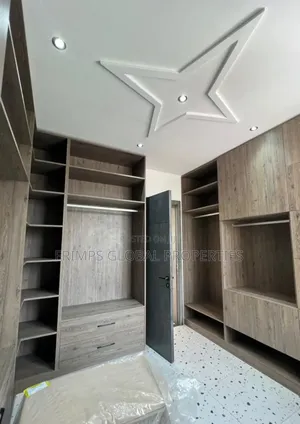 5bdrm Mansion in East Legon for sale