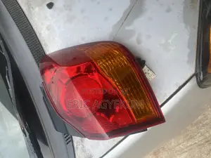 Mitsubishi Highlander Tail Light (Right Side )