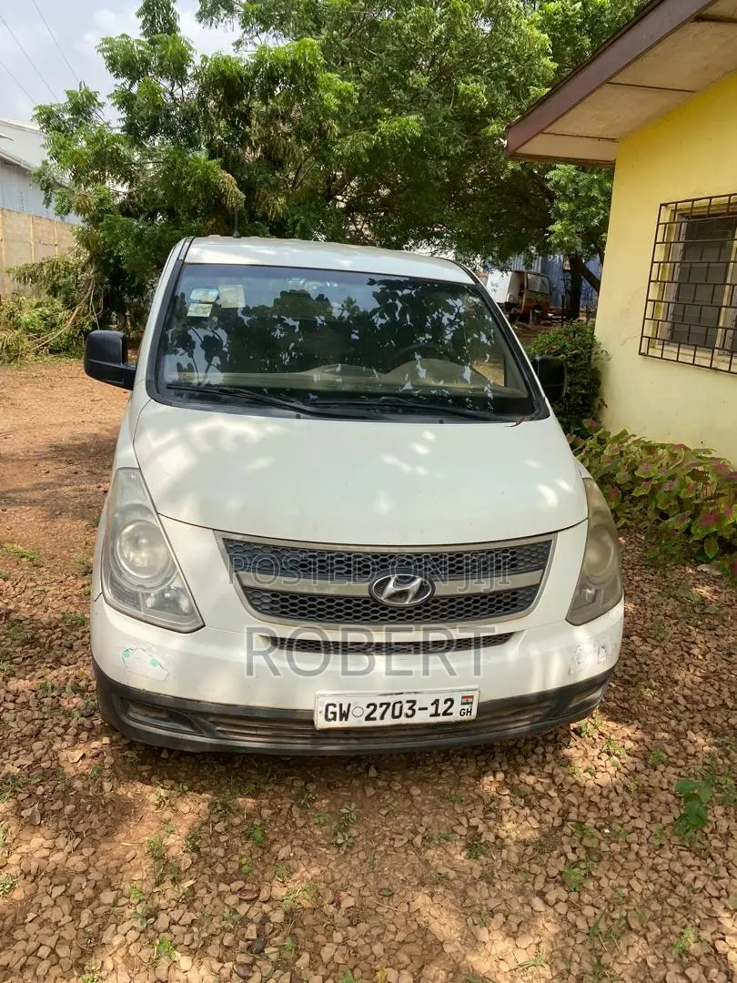 Hyundai H1 2.4 GLS 2012 White