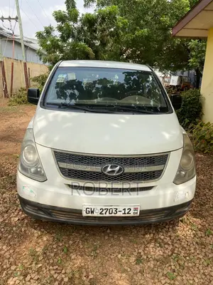 Hyundai H1 2.4 GLS 2012 White