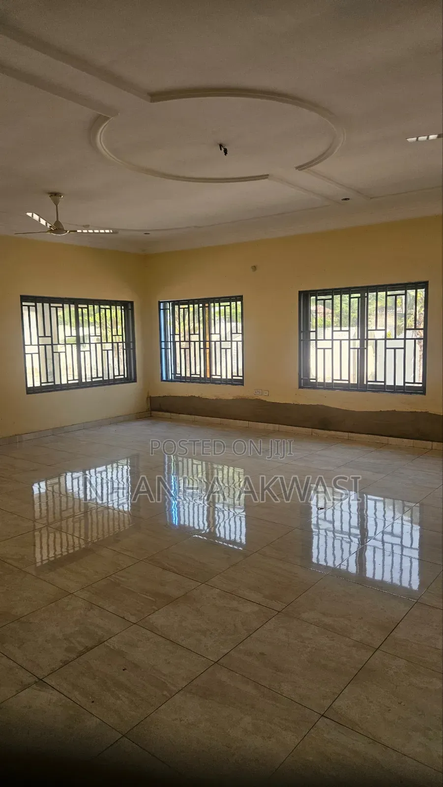 8bdrm House in Community10, Tema Metropolitan for rent
