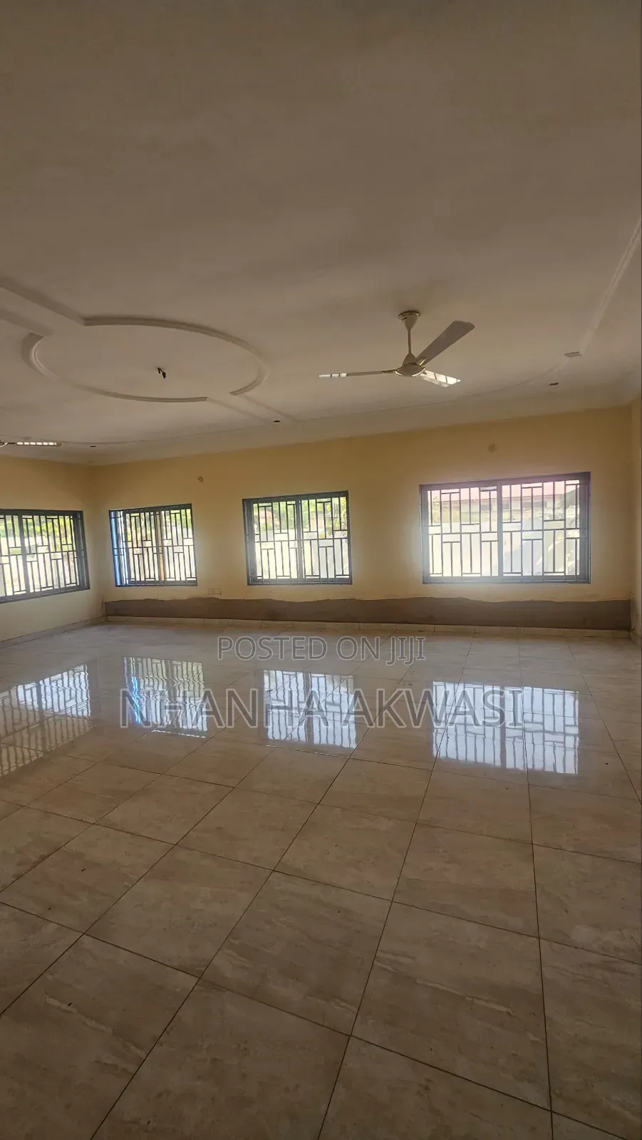 8bdrm House in Community10, Tema Metropolitan for rent