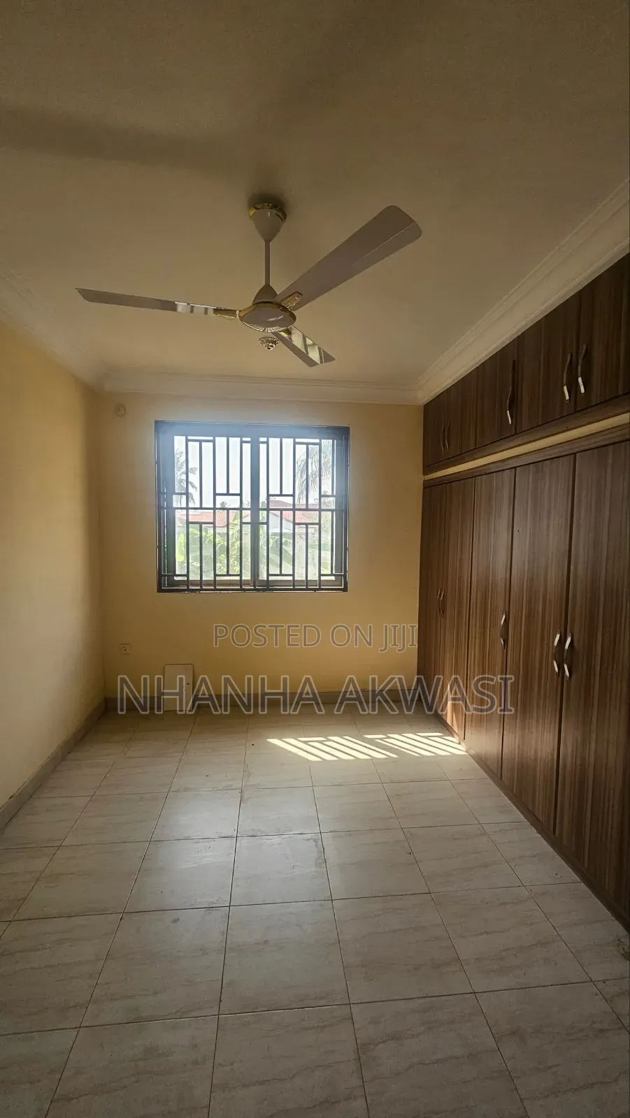 8bdrm House in Community10, Tema Metropolitan for rent