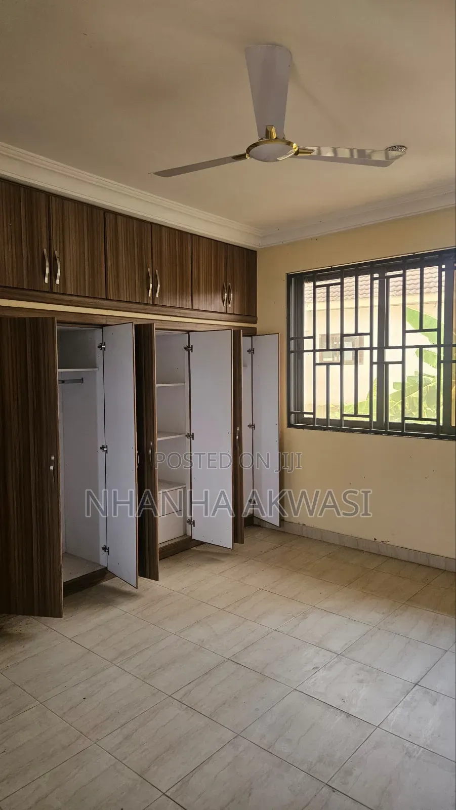 8bdrm House in Community10, Tema Metropolitan for rent