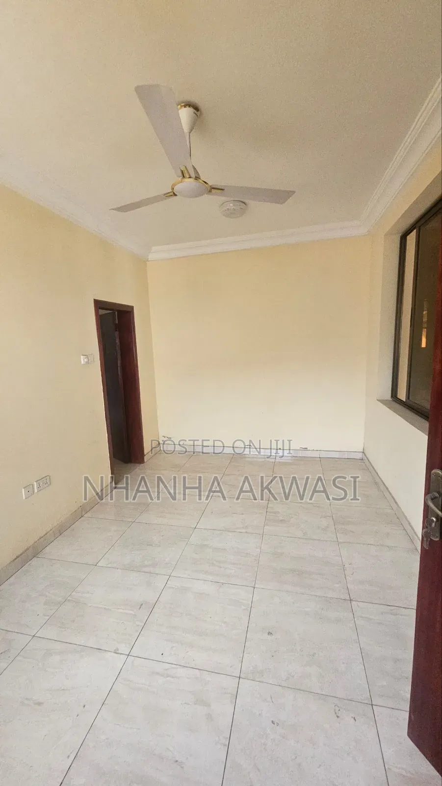 8bdrm House in Community10, Tema Metropolitan for rent