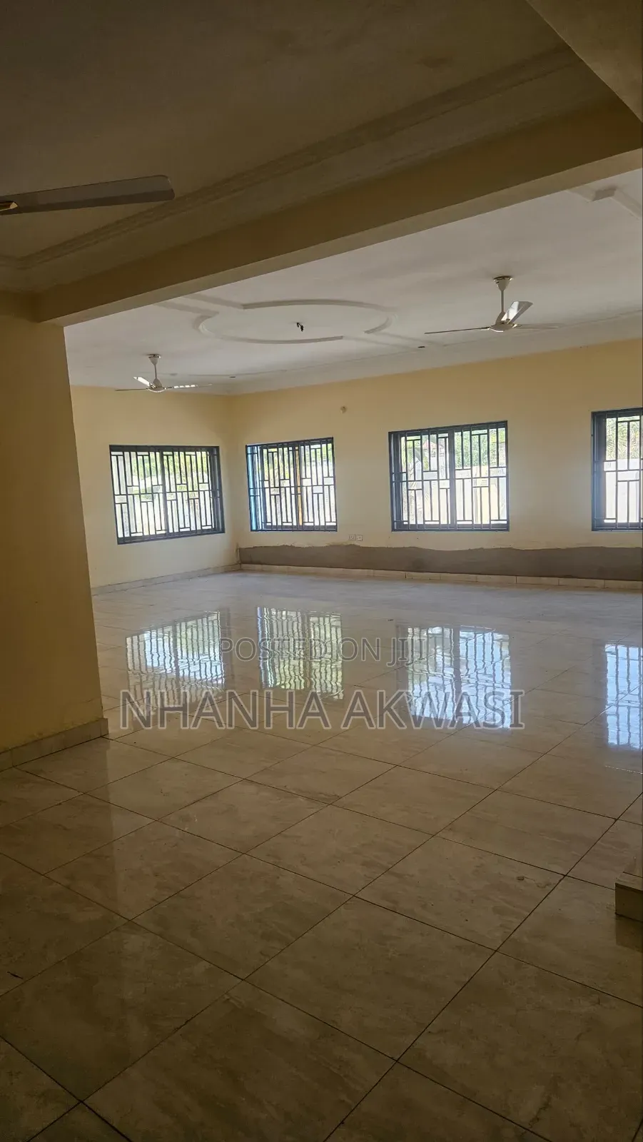 8bdrm House in Community10, Tema Metropolitan for rent
