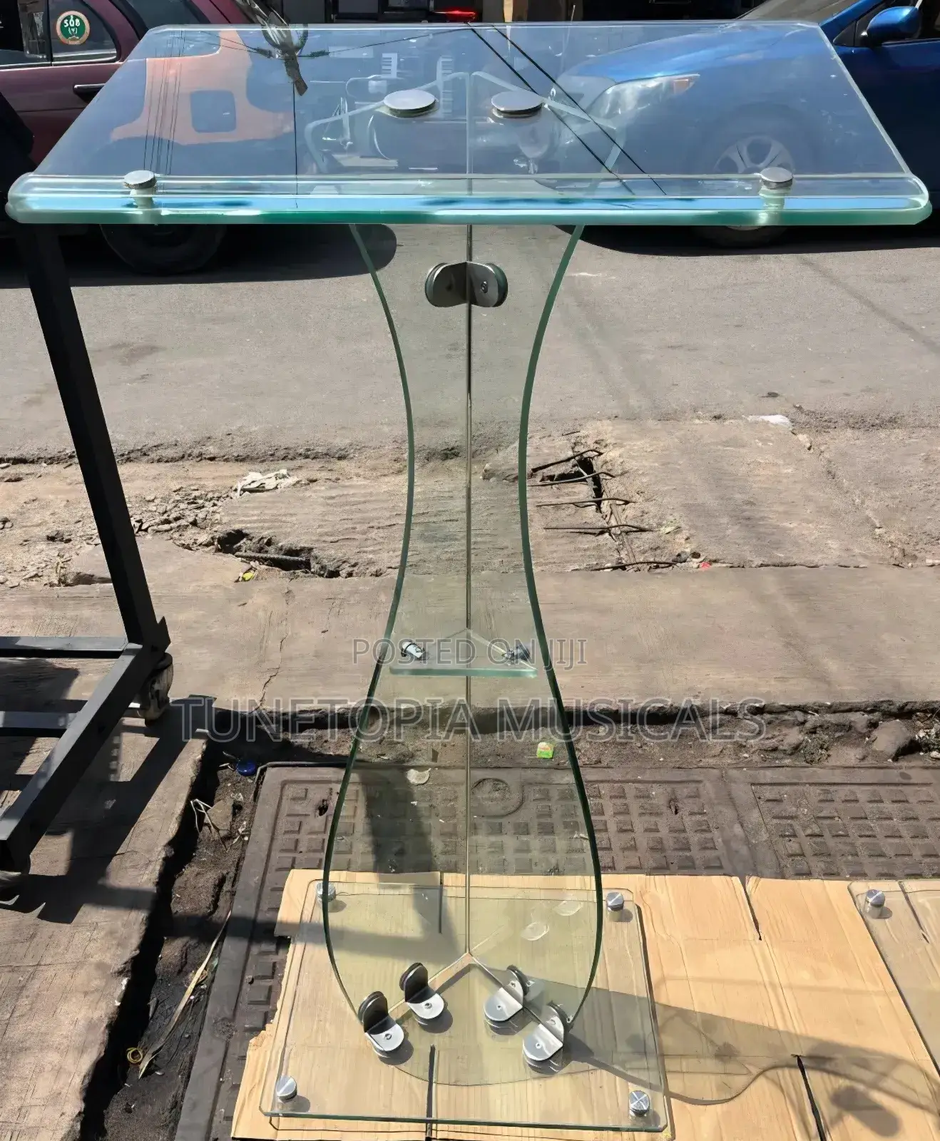 Tempered Glass Pulpit.