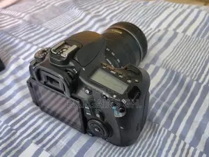 Canon Eos 60d Digital Camera (Ef-S 18–135mm Is Kit)