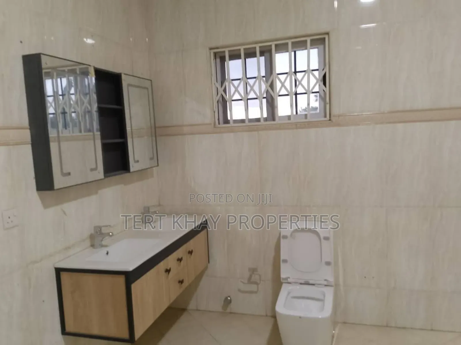 5bdrm House in Manet Court for sale